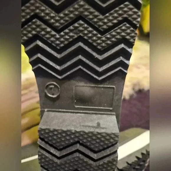 Brown with fur lace up women's boots size 7 - Picture 10 of 10